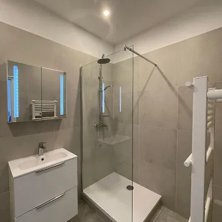 Joli Avec Balcon Centre - Neg3 * Cannes