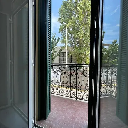 Joli Avec Balcon Centre - Neg3 *